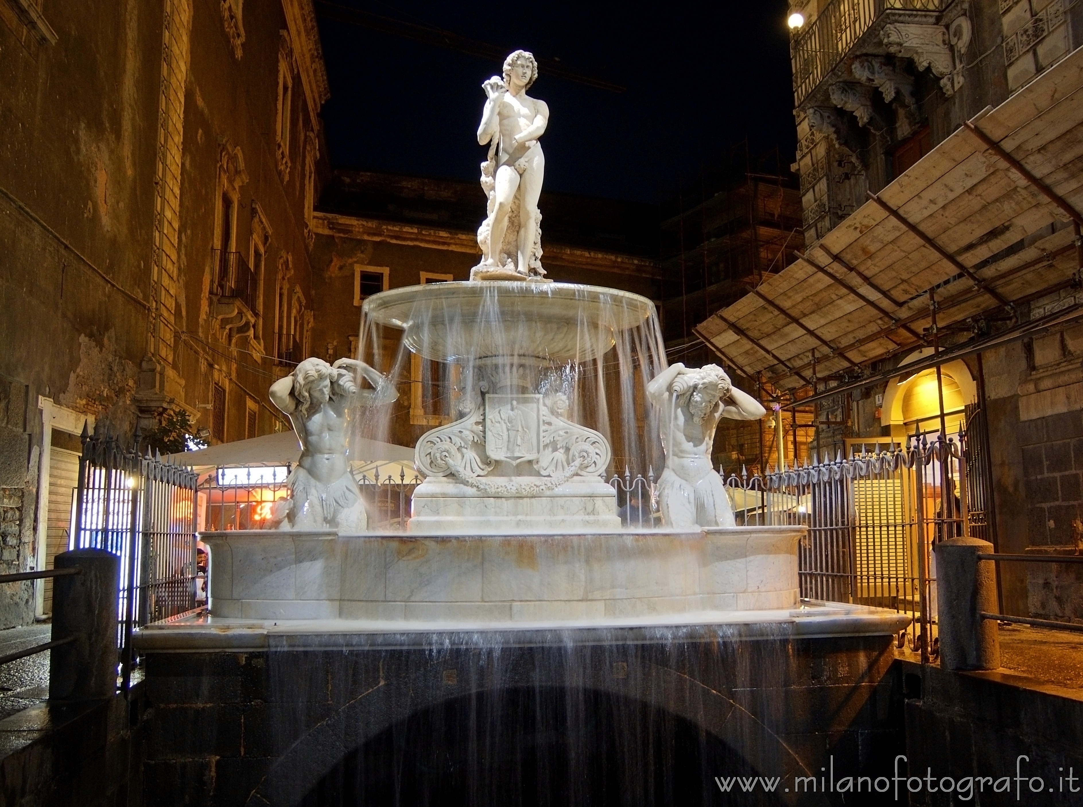 Catania - Fontana dell'Amenano in notturna